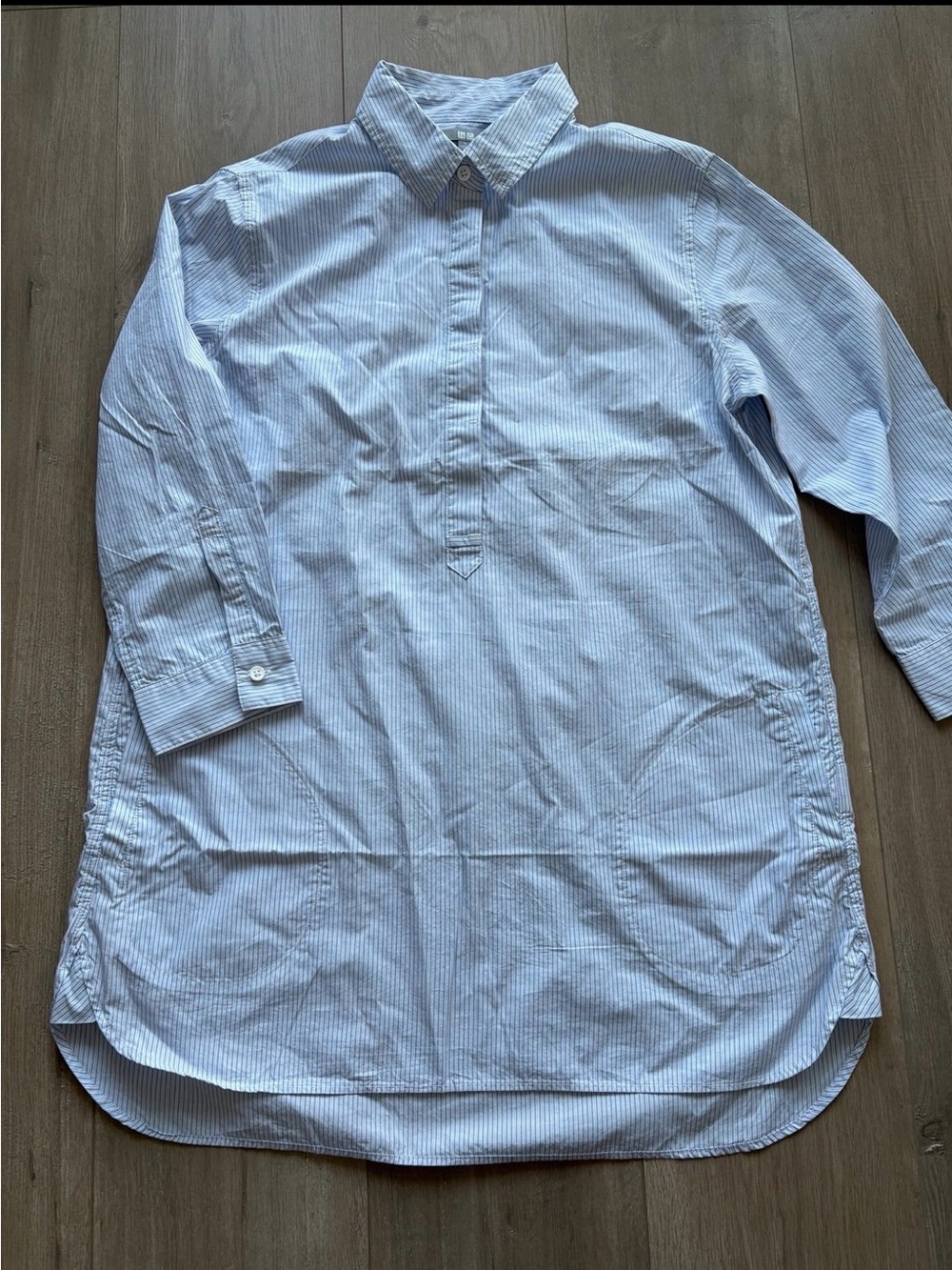 Uniqlo women’s Blue and white striped tunic shirt 3/4 sleeves